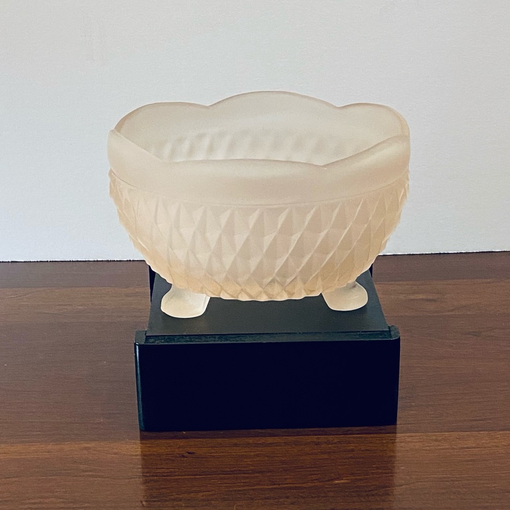 🌟HP🌟VTG 1940s Pink Frosted Diamond Point Footed Bowl